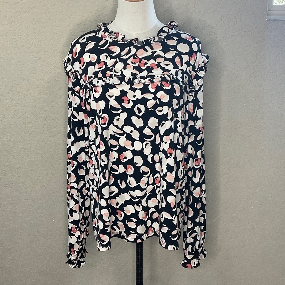 465 - Karl Lagerfeld EUC Black and White Patterned Blouse, Size Large